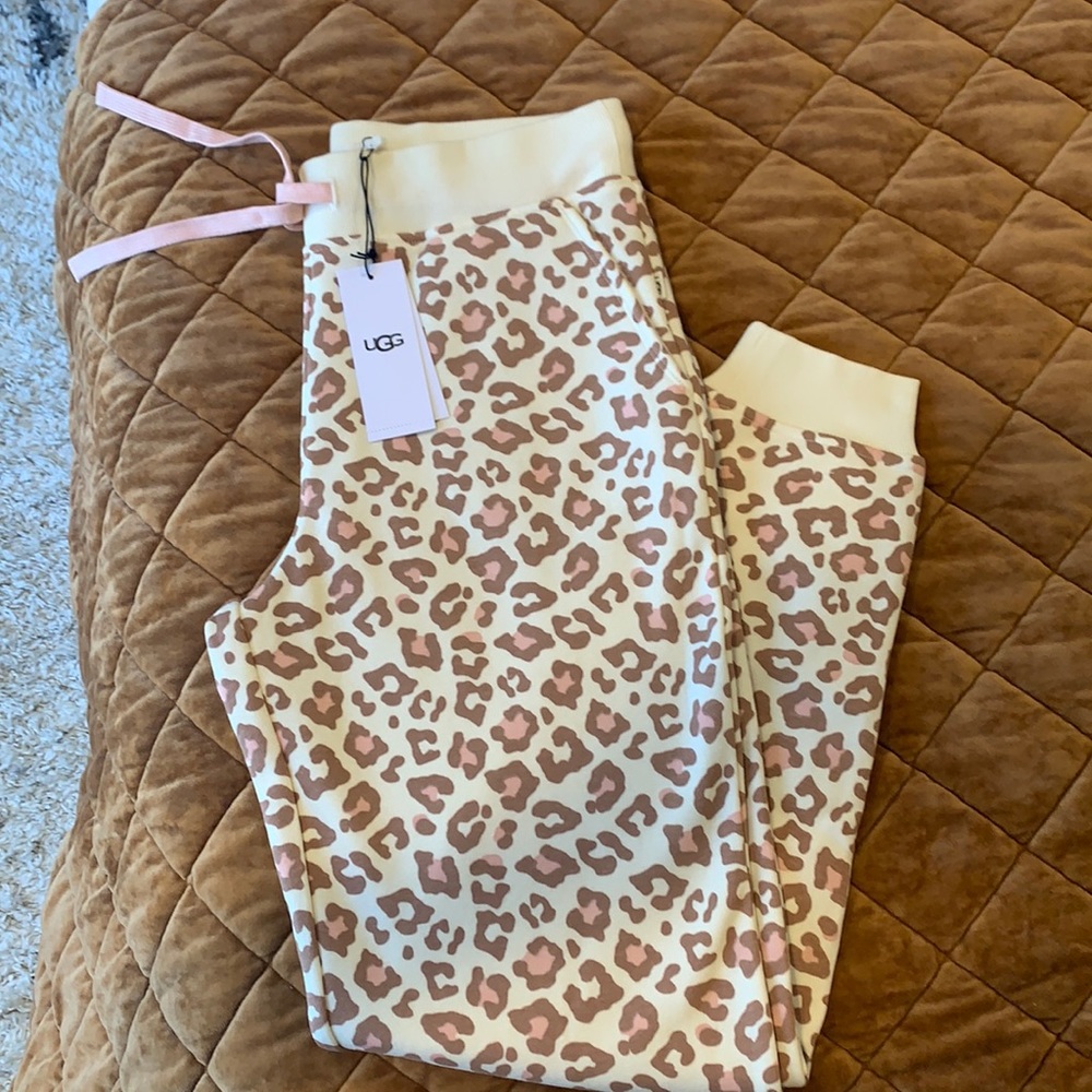 NWT Ugg Joggers Small